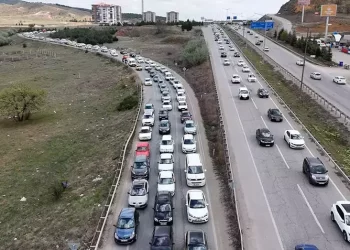 Tatilciler geri dönüş yolunda! Trafik yoğunluğu artıyor