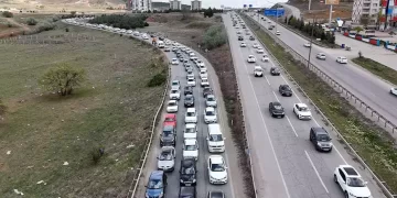 Tatilciler geri dönüş yolunda! Trafik yoğunluğu artıyor