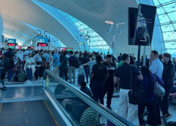 Emirates kriz yönetiminde başarısız oldu: Dubai'deki yoğun yağışın ardından havalimanı kaosu Emirates kriz yönetiminde başarısız oldu: Dubai’deki yoğun yağışın ardından havalimanı kaosu