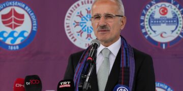 Bakan Uraloğlu: Trabzon Hafif Raylı Sistem Projesi’ni hayata geçirecek protokolü de imzaladık