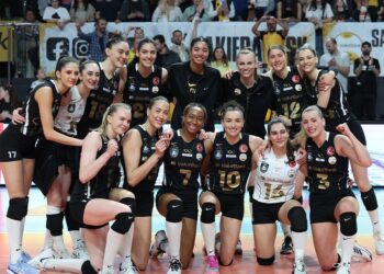 VakıfBank, THY’i yenip sezonu 3. tamamladı!