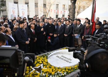 Destici, seçim sonuçlarının ardından Yazıcıoğlu’nun kabrini ziyaret etti