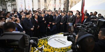 Destici, seçim sonuçlarının ardından Yazıcıoğlu’nun kabrini ziyaret etti