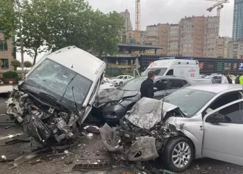 İstanbul’da zincirleme kaza meydana geldi! Olay yerine çok sayıda ekip sevk edildi