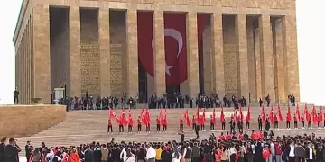 Anıtkabir’de 19 Mayıs töreni! Bakan Bak ve gençler Anıtkabir’de
