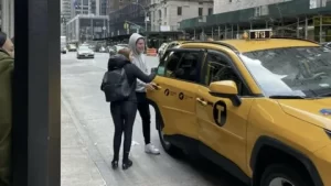 ABDye kacan Eylem Tok ve ogluna kirmizi bulten karari cikarildi1 habermeydan