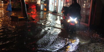 Başkent Ankara sele teslim oldu! Yollar kapandı, elektrikler kesildi