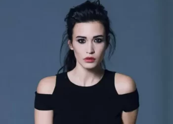 Bahar dizisinin Rengin’i Ecem Özkaya kimdir? Hangi dizilerde rol aldı?