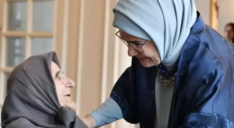Emine Erdogandan Anneler Gunu paylasimi habermeydan