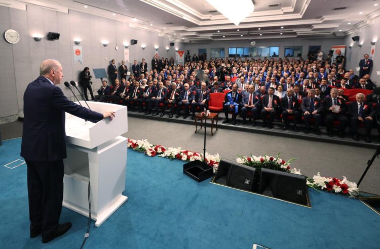 Evlatlarimiza cagdas normlara uygun yeni anayasa borcumuz var habermeydan