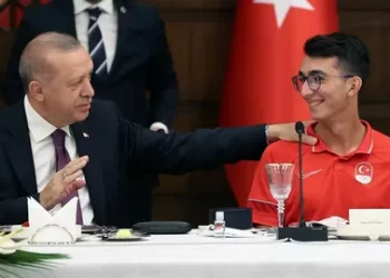 Cumhurbaşkanı Erdoğan Avrupa şampiyonu Mete Gazoz’u tebrik etti