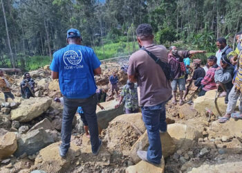 Papua Yeni Gine’de heyelan! 2 bin kişi toprak altında kaldı