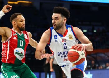 Anadolu Efes 82-68 Pınar Karşıyaka