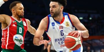 Anadolu Efes 82-68 Pınar Karşıyaka