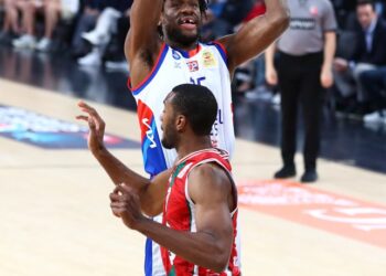 Anadolu Efes, Pınar Karşıyaka’yı farklı geçti!