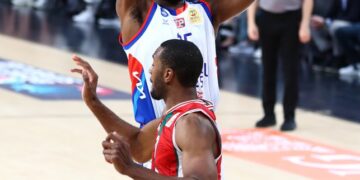 Anadolu Efes, Pınar Karşıyaka’yı farklı geçti!