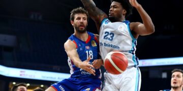 Anadolu Efes, Türk Telekom’u yenip yarı finale yükseldi!