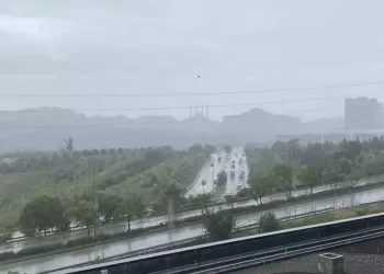 Ankara’da şiddetli yağış: Sulara kapılan çocuk, park halindeki aracın altına sıkıştı