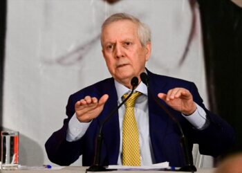 Aziz Yıldırım, basın toplantısında adaylığını açıkladı!