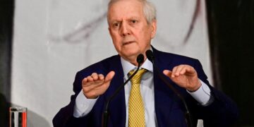 Aziz Yıldırım, basın toplantısında adaylığını açıkladı!