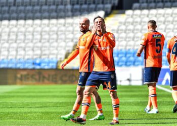 Başakşehir, evinde Kasımpaşa’yı 4 golle geçti!