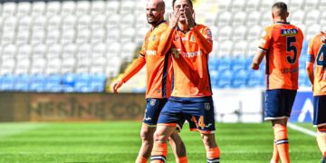 Başakşehir, evinde Kasımpaşa’yı 4 golle geçti!