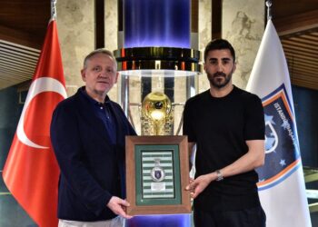 Başakşehir, Mahmut Tekdemir’le yollarını ayırdı!