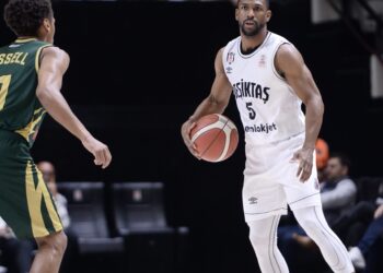 Beşiktaş Emlakjet, Manisa BBSK’yı devirip seride öne geçti!