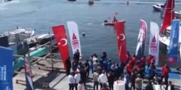 Beyoğlu’nda 19 Mayıs coşkusu denizde de yaşandı