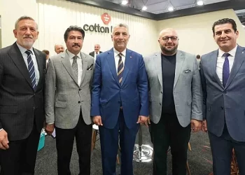 Bakan Bolat ve Denizlili firmaları fuarda ziyaret etti
