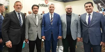 Bakan Bolat ve Denizlili firmaları fuarda ziyaret etti