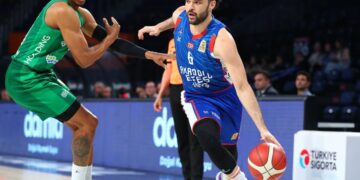 Bursaspor, Anadolu Efes deplasmanından galibiyetle döndü!