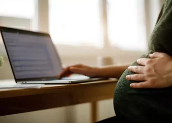 Çalışan annelere yönelik yeni teşvik yolda: 1 yıllık izin seçeneği tartışılıyor