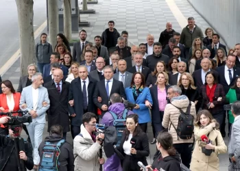 CHP’li vekillerden yeni müfredat protestosu