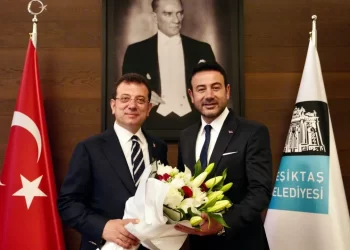 Ekrem İmamoğlu açıkladı: Bütün ilçelerimizi tek tek geziyoruz