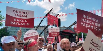 Emekliler Ankara’da protesto düzenledi: Krizin faturasını ödemeyeceğiz