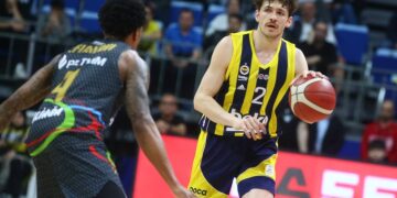 Fenerbahçe Beko, Petkimspor’u geçerek yarı finale yükseldi!