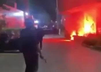 Galatasaray ve Fenerbahçe taraftarı arasında Kalamış’ta gerginlik!