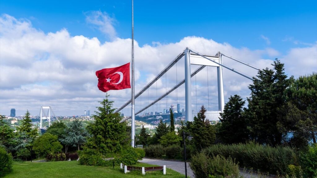 habermeydan bayraklar yariya indirildi habermeydan