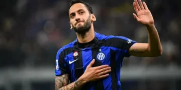 Hakan Çalhanoğlu, İtalya Serie A’nın en iyi orta saha oyuncusu seçildi!