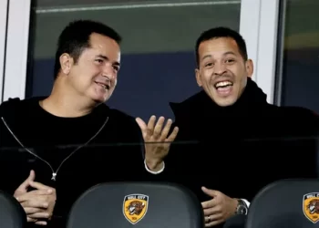 Hull City, Premier Lig’e çıkamayınca fatura Rosenior’a kesildi!