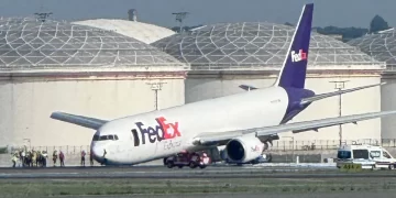 İstanbul Havalimanı’nda bir kargo uçağı, gövde üzerine iniş yaptı