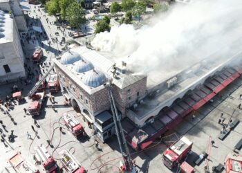 Tarihi Mısır Çarşısı’nda yangın