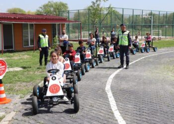Muş il Jandarma ekipleri öğrencilere trafik eğitimi verdi!