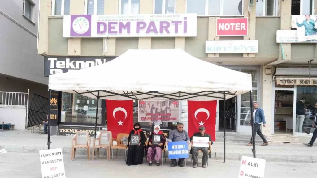 mus ta ailelerin dem parti onundeki evlat nobeti devam ediyor1 habermeydan