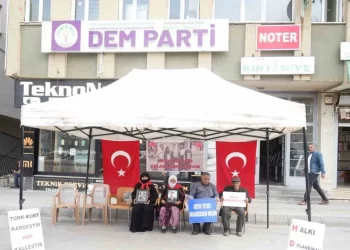Muş’ta ailelerin DEM Parti önündeki evlat nöbeti devam ediyor!