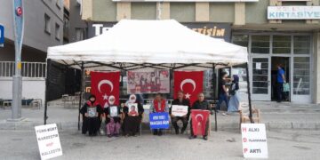 Muş’ta ailelerin DEM Parti önündeki evlat nöbeti sürüyor!