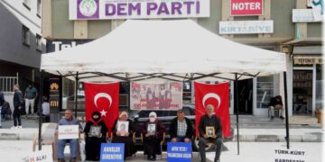 Muş’ta ailelerin DEM Parti önündeki evlat nöbeti sürüyor!