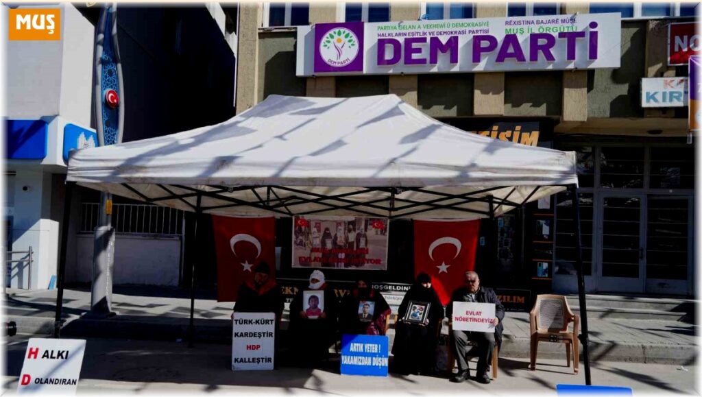 mus ta ailelerin evlat nobeti suruyor8 habermeydan