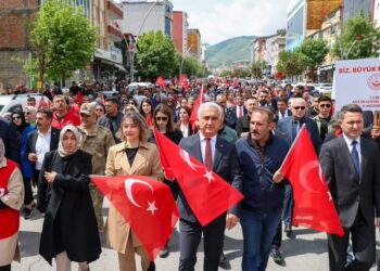 Muş’ta, ‘Biz Büyük Bir Aileyiz’ yürüyüşü düzenlendi!